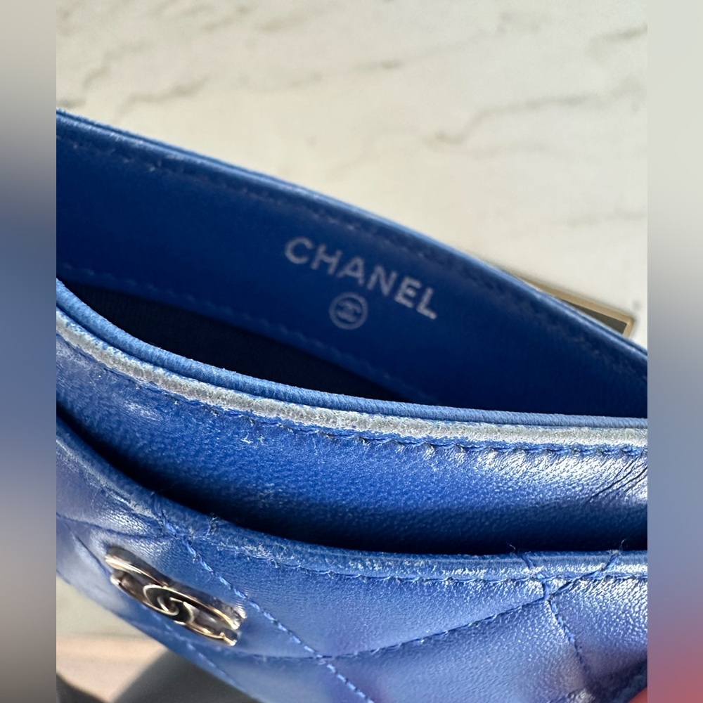 Vintage CHANEL cardholder in blue lambskin - Picture 3 of 15